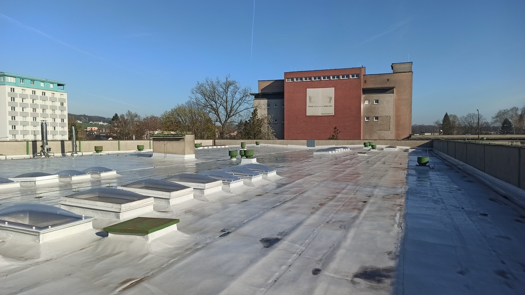 Ostrava - Plochá střecha, Světlíky